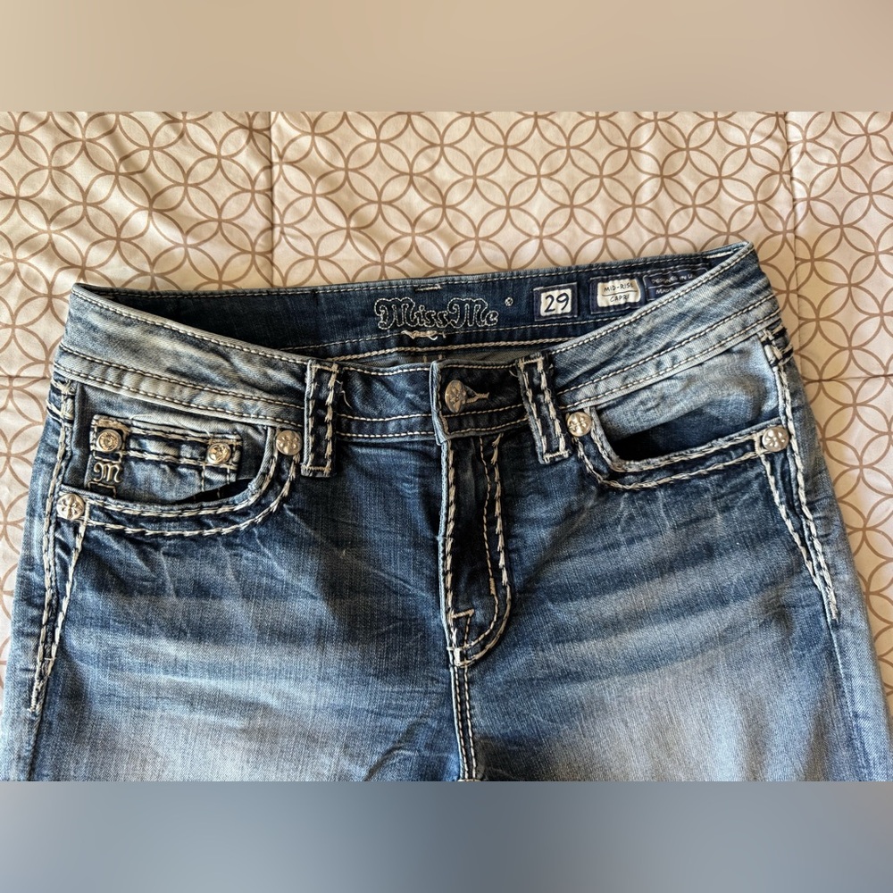 Miss Me Distressed Dark Blue Capri